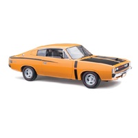 CLASSIC CARLECTABLES 1:18 CHARGER E38 R/T - VITAMIN C