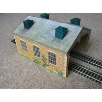 HORNBY ENGINE SHED R8004