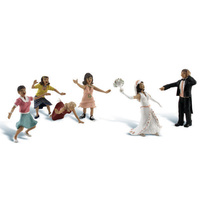 HO WEDDING BOUQUET TOSS